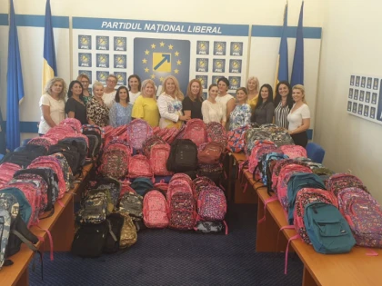 Peste 200 de ghiozdane oferite de OFL copiilor arădeni!