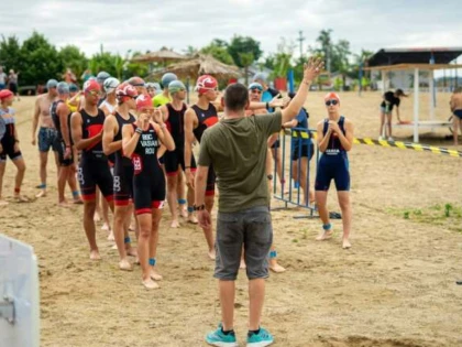 Peste 200 de sportivi din șase țări s-au aliniat la startul Triatlonului de la Ghioroc