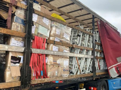 Peste 250 de tone de deşeuri, oprite la intrarea în ţară în Borș II și Nădlac II