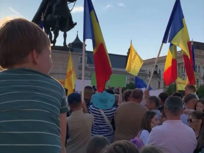 Peste 3.000 de oameni au protestat la Oradea în sprijinul lui Viorel Pașca, cercetat în dosarul azilelor din Bihor