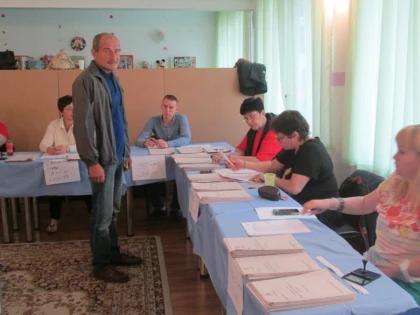 PESTE 3 MILIOANE DE ROMÂNI AU VOTAT PÂNĂ LA ORA 12