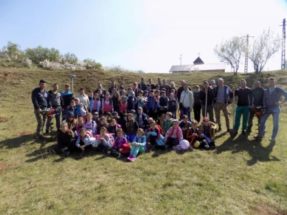 Peste 300 de puieți de stejar şi cireş, plantaţi în zona Mănăştur