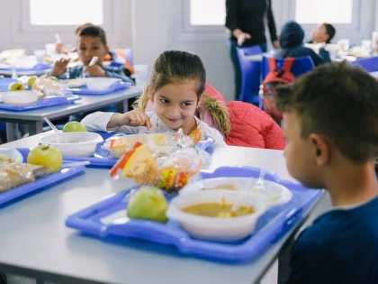 Peste 360 de elevi ai şcolii gimnaziale „Ilarion Felea” iau „Masa caldă”