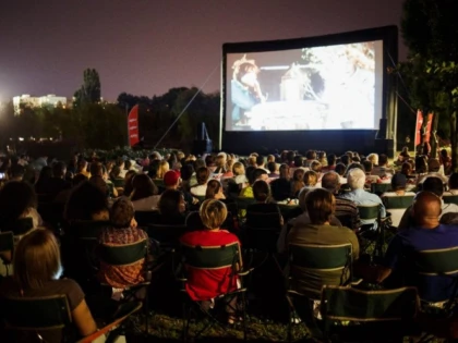Peste 4.000 de arădeni au văzut filme la Caravana Metropolis 2018