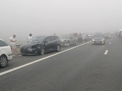 Peste 40 de mașini, implicate într-un carambol pe autostrada București-Constanța