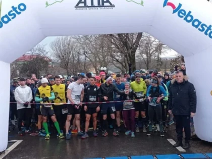 Peste 400 de alergători din șapte țări europene au luat startul la Șiria Winter Trail