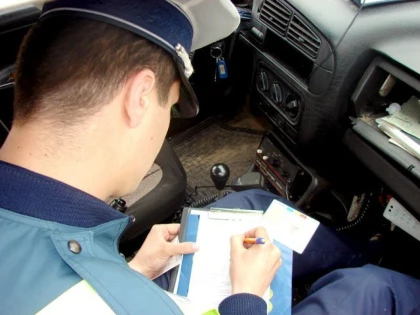 Peste 400 de amenzi aplicate de polițiștii rutieri, în minivacanță