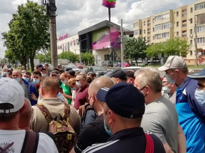 Peste 400 de salariaţi aflaţi în grevă, daţi în judecată de compania Astra Rail Arad