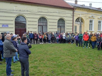 Peste 400 de voluntari au făcut curat la Pecica şi în satele aparţinătoare