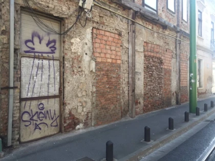 Peste o mie de arădeni plătesc supraimpozit pe clădirile în paragină