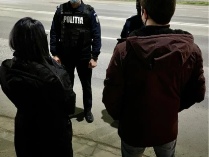 Peste o sută de efective de oameni ai legii scoase pe străzi noaptea trecută