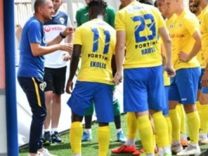 Petrolul s-a antrenat astăzi, pe sintetic, la Timişoara: ”Luptăm până la capăt”
