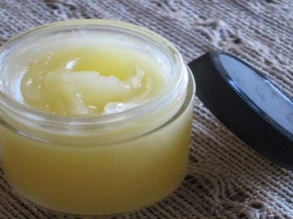 Piața cosmeticelor, invadată de falsuri. Creme cu substanțe chimice, vândute ca naturiste