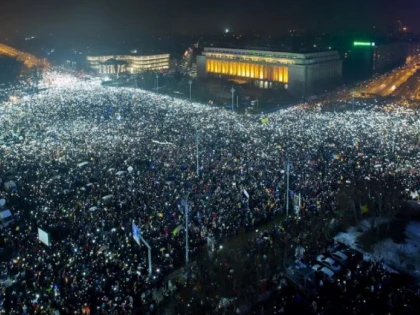 Piața Victoriei cu luminițe, imaginea care a făcut înconjurul lumii