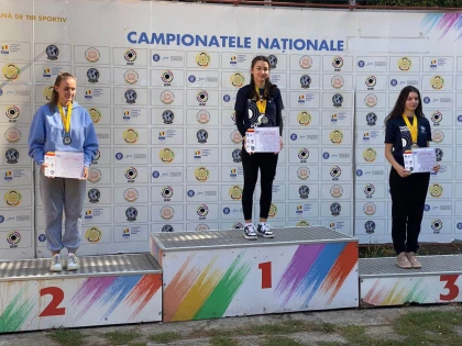 Pistolara arădeană Daria Haristiade a țintit trei medalii și la tineret: este campioană națională la pistol sport!