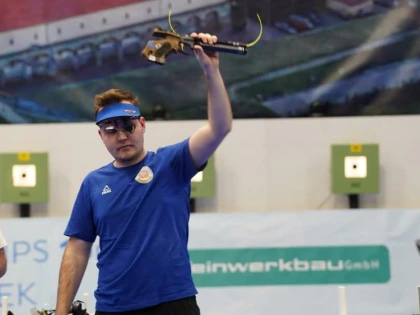 Pistolarul arădean Luca Joldea este triplu medaliat european la juniori