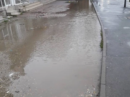 Ploaia de ieri a umplut „piscinele” de pe Vlaicu