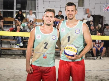 Podium cu arădeni, la turneul de beach-volley de la Mamaia