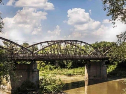 Podul istoric din Lipova, redeschis pietonal pe un culoar de siguranţă, pe perioada reabilitării