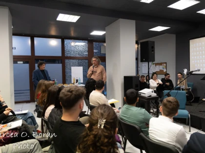 Poeți și muzicieni, împreună la „Noaptea de Poezie” de la Hub mArta