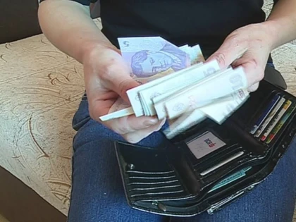 Poliția îi avertizează pe arădeni: Fiți atenți pe cine primiți în casă și cui dați bani!