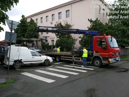 Poliția locală a ridicat patru maşini fără stăpân, de pe domeniul public
