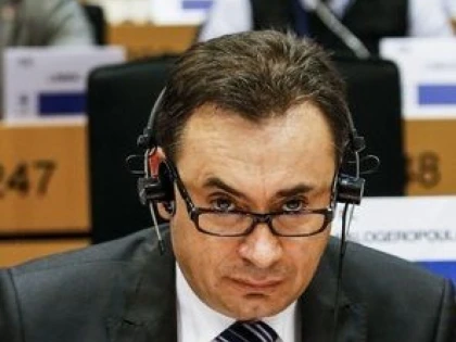 Politica lui Falcă, falimentară! Aradul este fruntaş la plecările din ţară