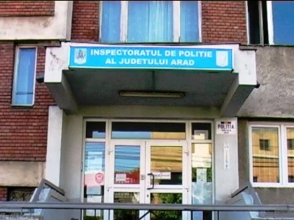 Poliţişti din cadrul IPJ Arad, cercetaţi disciplinar după cazul elevei bătute. A fost schimbat şeful Biroului de ordine publică