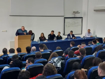 Polițiștii arădeni, activități preventive cu studenții români și  străini