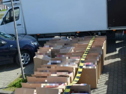 Polițiștii arădeni au confiscat țigarete în valoare de 2 milioane de lei. Mai mulți traficanți au fost arestați