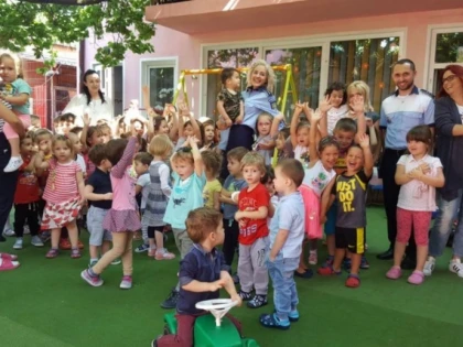 Polițiștii arădeni au desfășurat acțiuni preventive în mai multe școli din județ