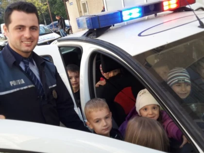 POLIȚIȘTII ARĂDENI AU DESFĂȘURAT ACȚIUNI SUB EGIDA „ȘCOALA ALTFEL“