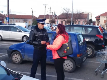 Polițiștii arădeni au desfășurat mai multe acțiuni de prevenire a furturilor din autoturisme