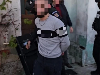 Polițiștii arădeni au prins un bărbat dat în urmărire națională pentru trafic de minori și viol