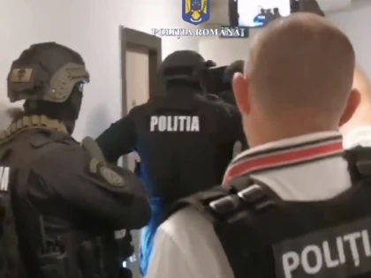 Polițiștii arădeni au reținut trei bărbați care au șantajat administratorul unei societăți comerciale