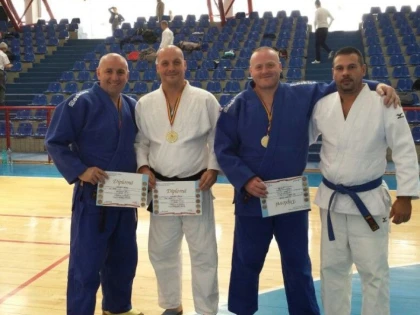 POLITISTII ARADENI AU URCAT PE PODIUM LA CAMPIONATUL NATIONAL DE JUDO AL MAI