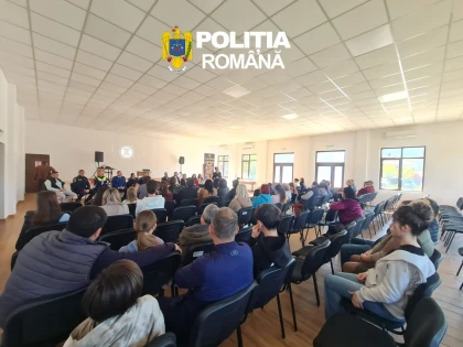 Polițiștii au ajuns la Gurahonț cu proiectul „Scoate violența școlară din anonimat!”. Dezbatere amplă cu părinți și autorități