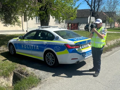 Polițiștii au aplicat peste 100 de amenzi pe DN 7, în Arad. Zeci de șoferi au fost prinși cu viteză