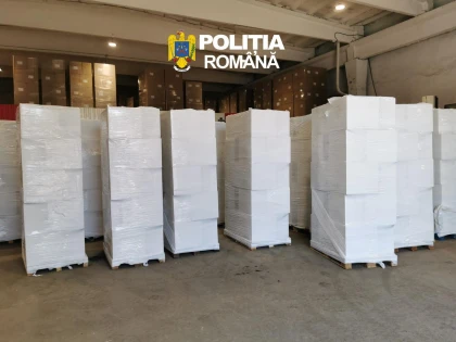 Polițiștii au confiscat țigarete de contrabandă de peste 1 milion de euro, pe autostrada A1, în Arad