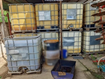Polițiștii au găsit 1.500 de litri de uleiuri uzate și carburanți