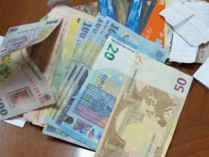 Polițiștii au reținut un cămătar din Vânători. Zeci de persoane au căzut victime bărbatului