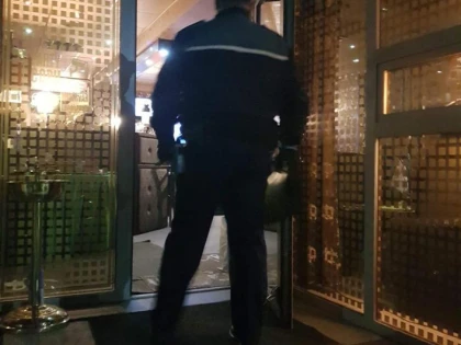 Polițiștii au „reușit“ să oprească un chef cu cinci persoane! Sărbătoritul s-a ales și cu dosar penal