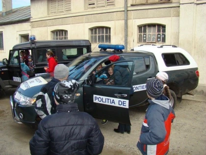 Poliţiştii de frontieră arădeni, implicaţi în proiectul ”Şcoala altfel”