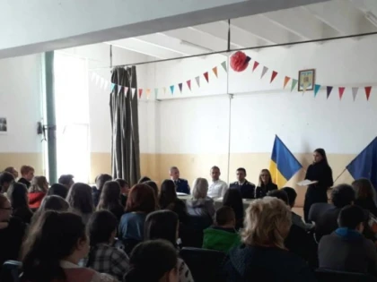 Polițiștii de prevenire, alături de elevi în cadrul proiectului „SUNTEM OFFLINE ABUZULUI ONLINE”.