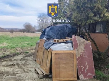 Polițiștii din Lipova au găsit 8 tone de produse periculoase într-un sălaș din apropierea Mureșului