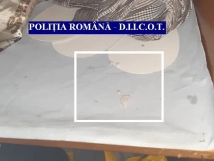 Polițiștii SCCO au prins în flagrant un traficant care vindea droguri, în Chișineu-Criș