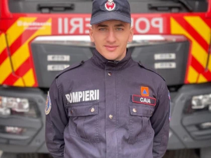 Pompier aflat în timpul liber, intervenție salvatoare la Sintea Mare. Incendiul a fost stins înainte să cuprindă acoperișul