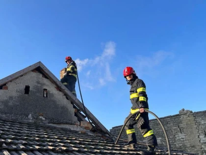 Pompierii arădeni au avut aproape 100 de intervenții în weekend