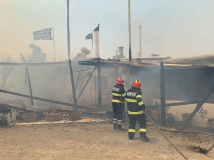 Pompierii români au început intervențiile în insula Rodos