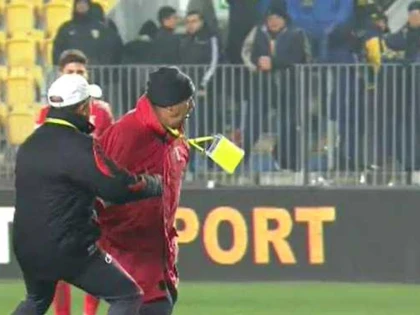 Popa a vrut să îşi bată un jucător! „Îl dau afară, să îşi facă bagajele”